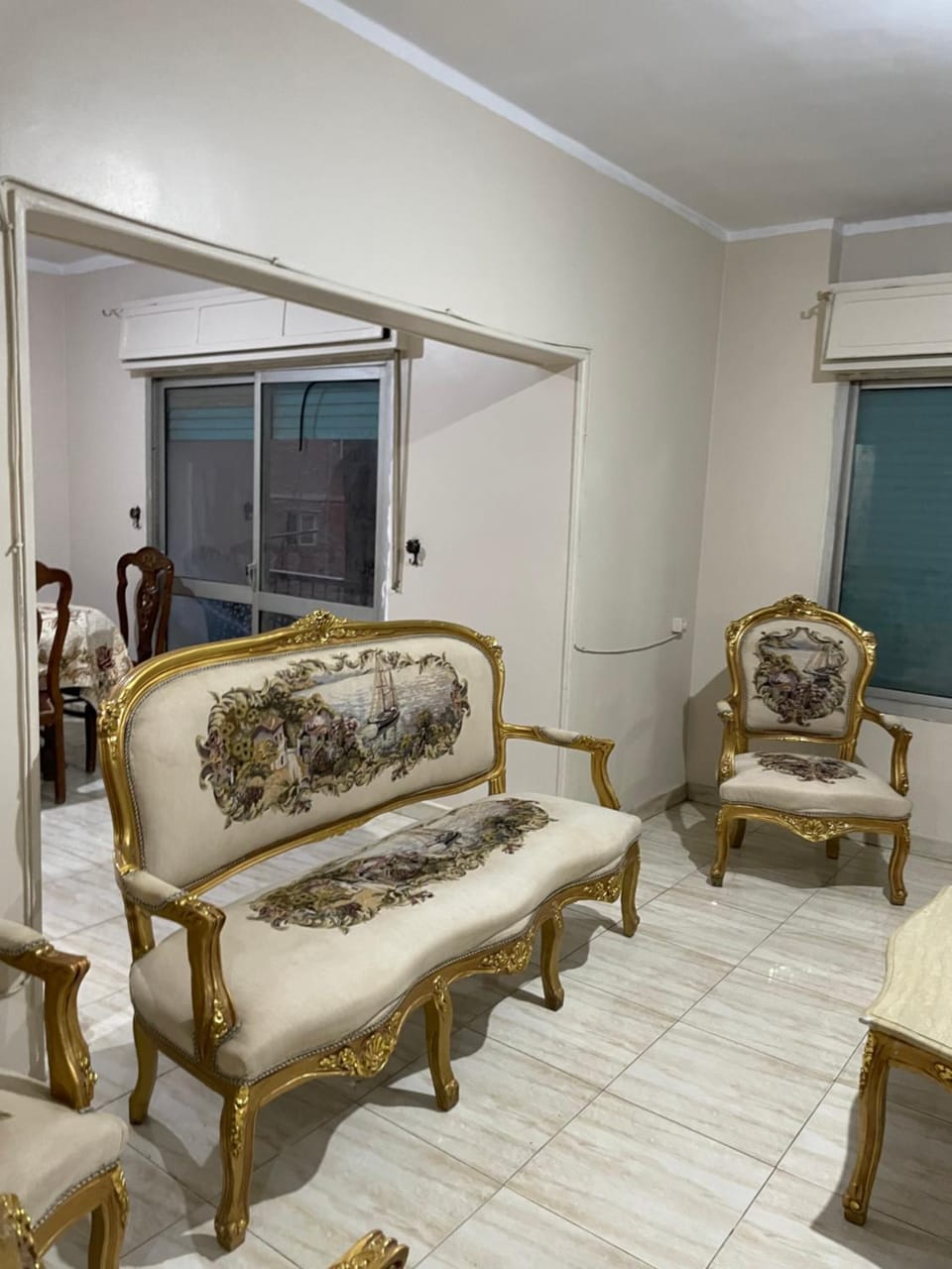 Living room, Seating area