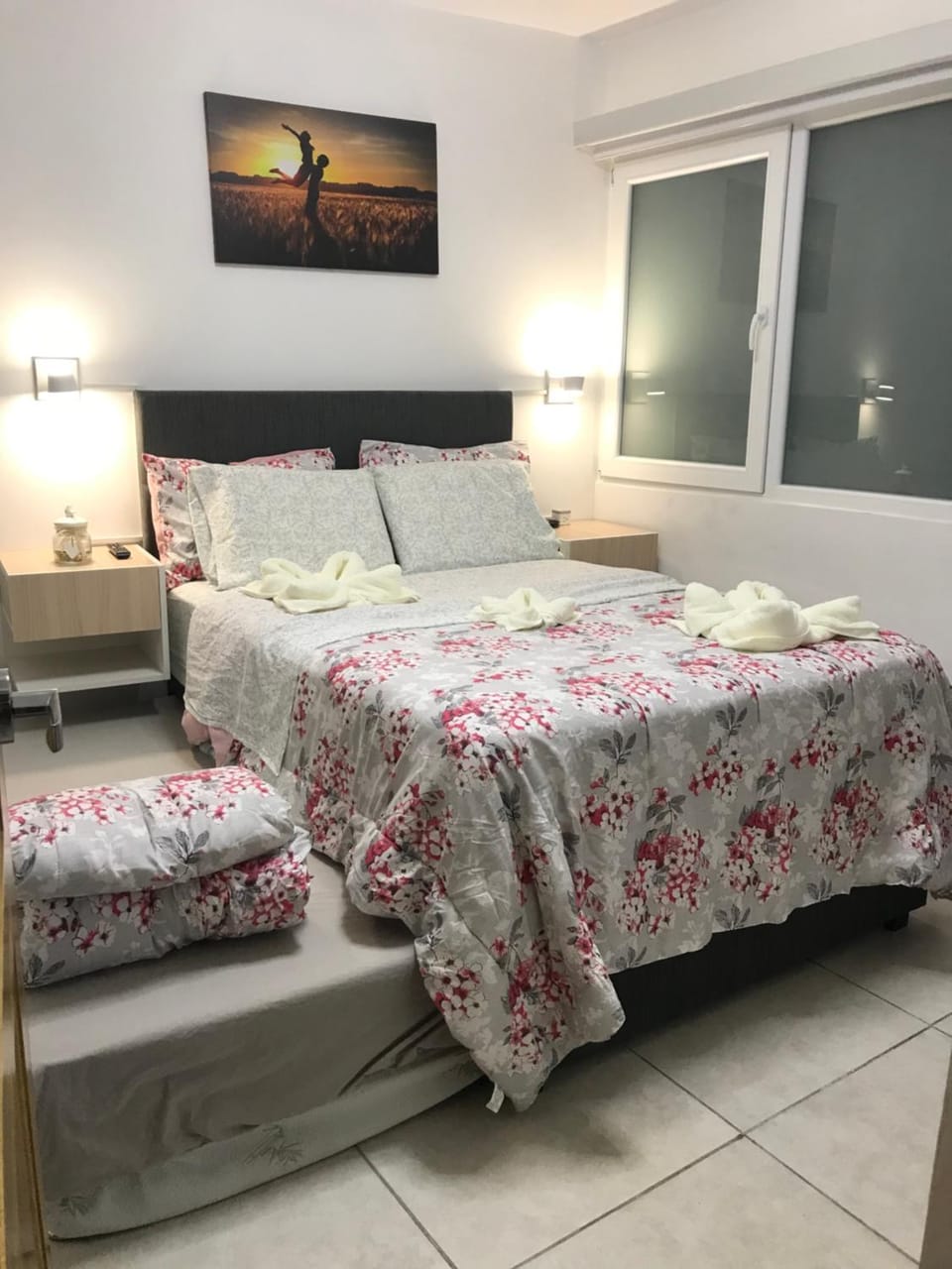 Bed, Photo of the whole room, Bedroom, towels