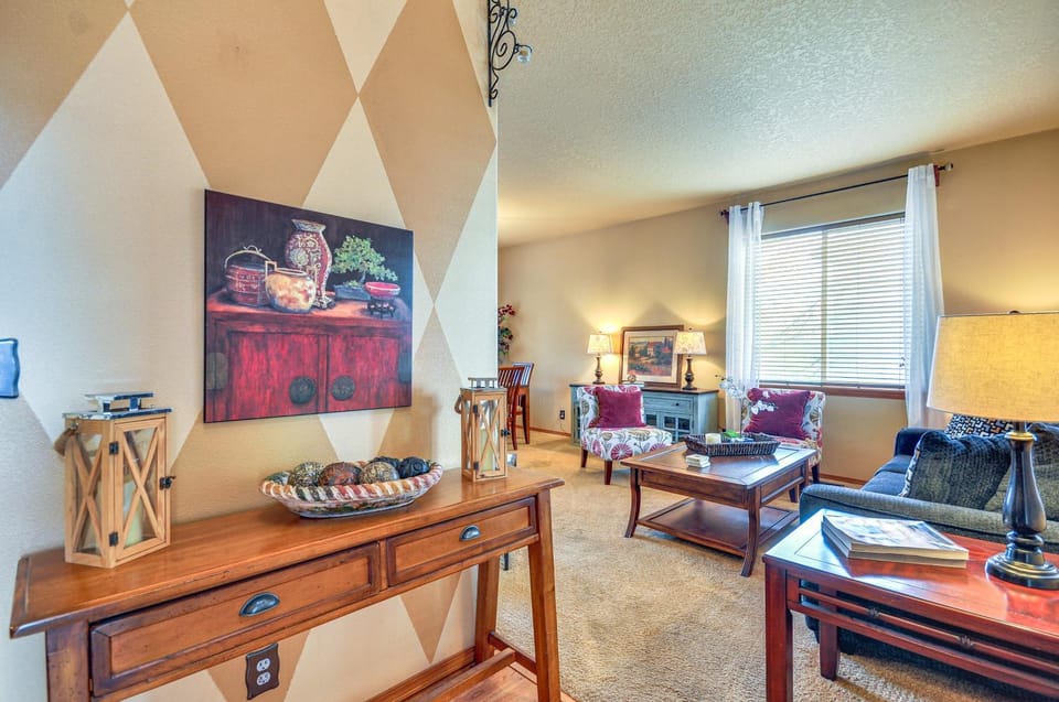 Lovely Dundee Home with Private Yard and Fire Pit! House in Dundee