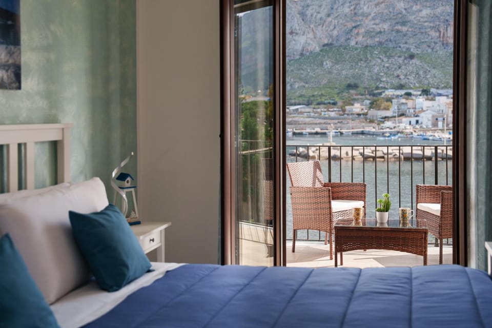 Bed, View (from property/room), Balcony/Terrace, Photo of the whole room, Bedroom, Sea view