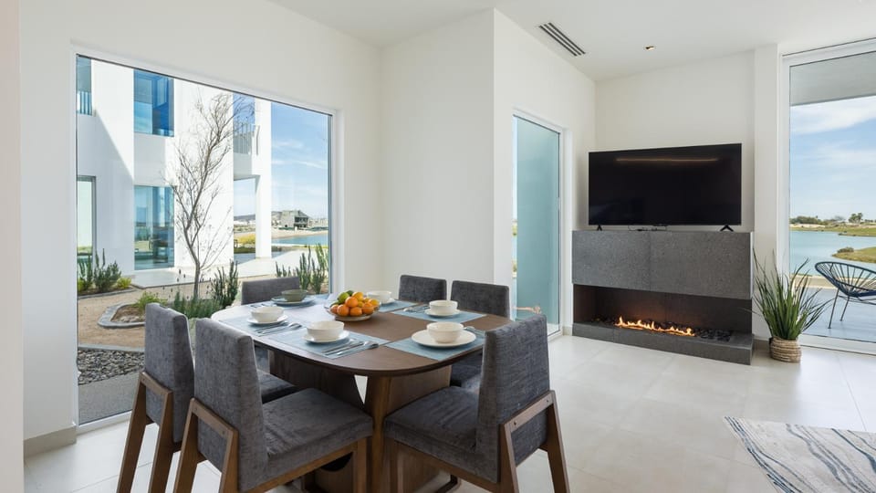 TV and multimedia, View (from property/room), Seating area, Dining area, flat iron