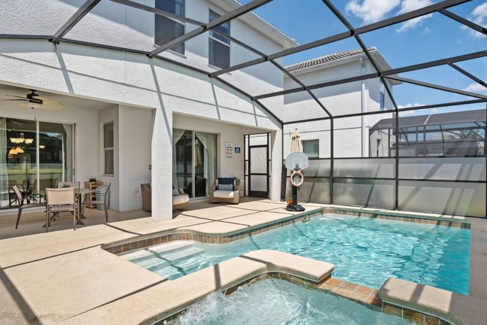 Swimming pool, sunbed
