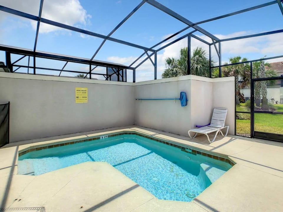 Swimming pool, sunbed