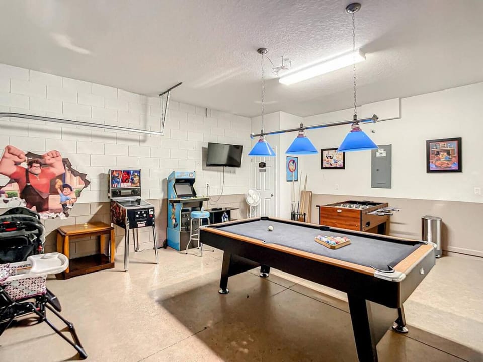 Billiard, Game Room