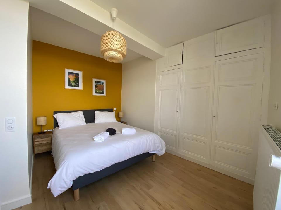 Bed, Bedroom, City view