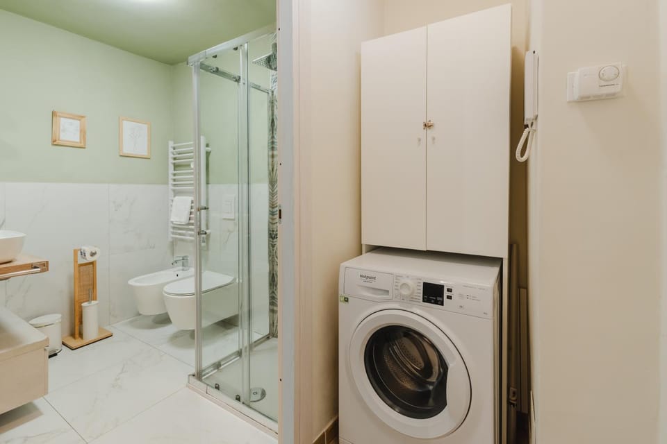 Bathroom, washing machine