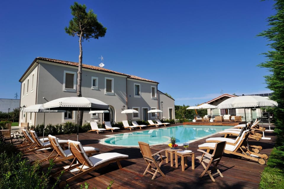 Property building, Day, Swimming pool, Swimming pool