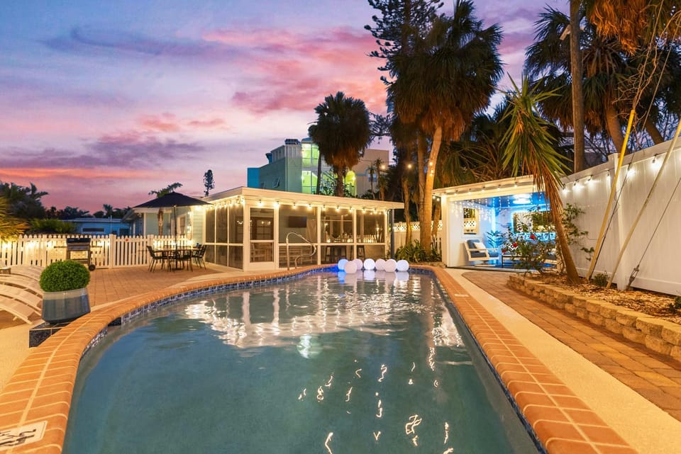 Night, BBQ facilities, Decorative detail, Seating area, Pool view, Swimming pool, internet, sunbed