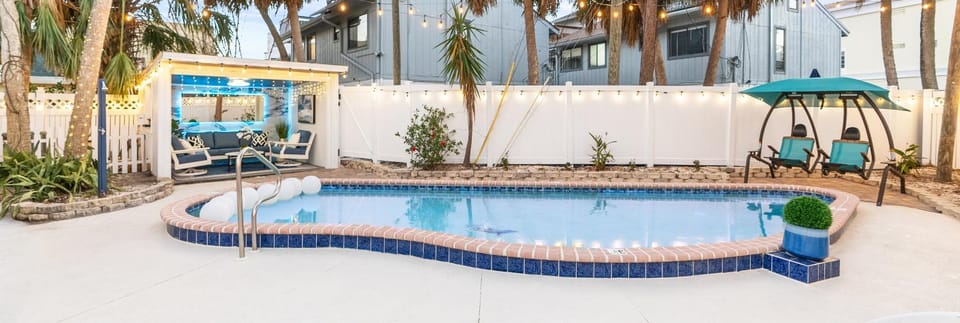 Patio, Decorative detail, Seating area, Swimming pool, Open Air Bath, internet