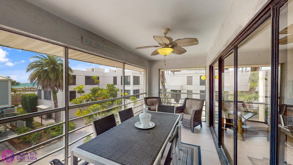 View (from property/room), Balcony/Terrace, Living room, Seating area, Dining area, Beach, fireplace, internet
