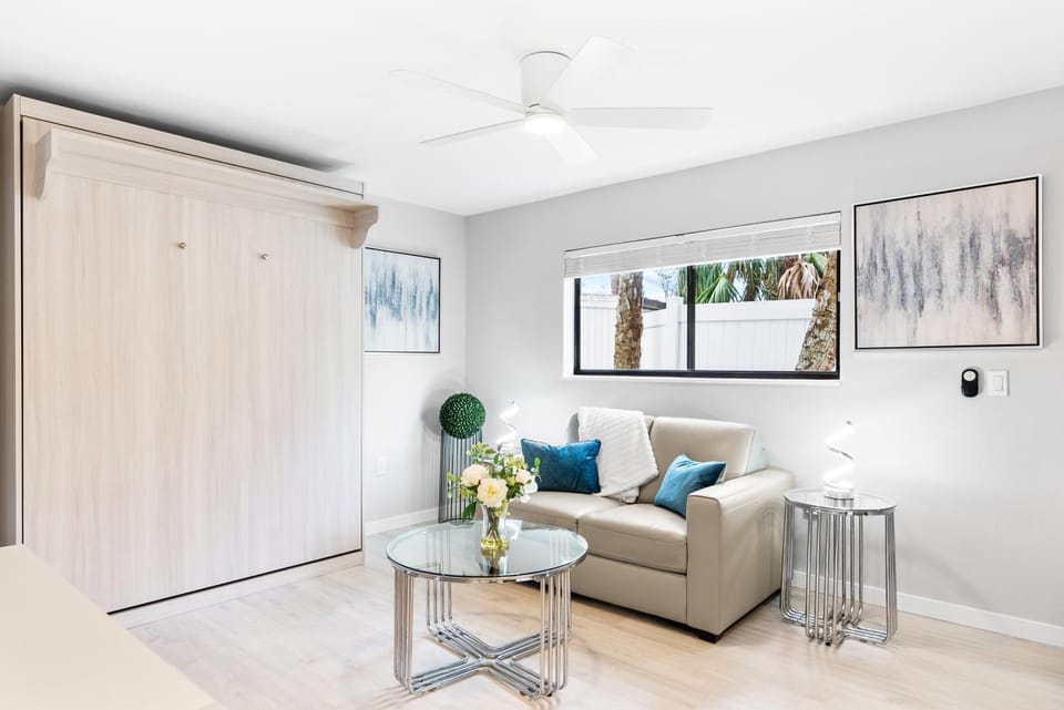 Living room, Decorative detail, Seating area, internet, air conditioner