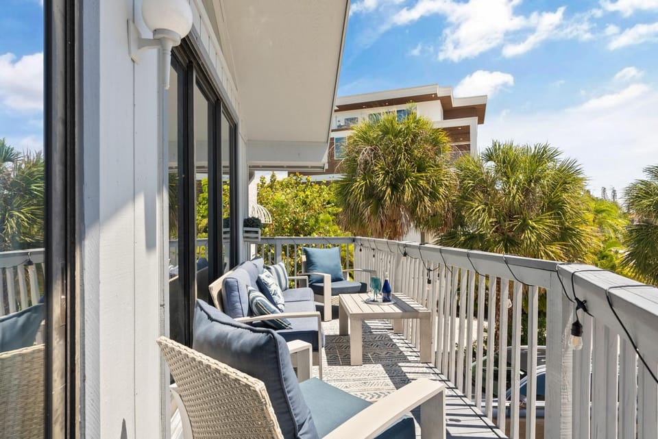 View (from property/room), Balcony/Terrace, Balcony/Terrace, Seating area, Dining area, Alcoholic drinks, Non alcoholic drinks, internet