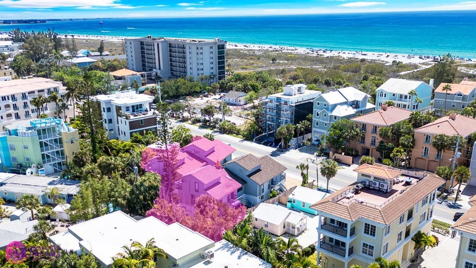 Property building, Restaurant/places to eat, Neighbourhood, Natural landscape, Activities, Bird's eye view, Fishing, Nightclub / DJ, Snorkeling, Beach, Windsurfing, Canoeing, Hiking, Cycling, Diving, Evening entertainment, Entertainment, Location, shuttle
