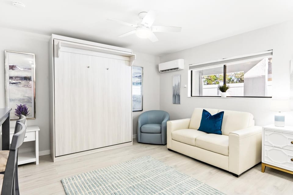 Living room, Decorative detail, Seating area, internet, air conditioner