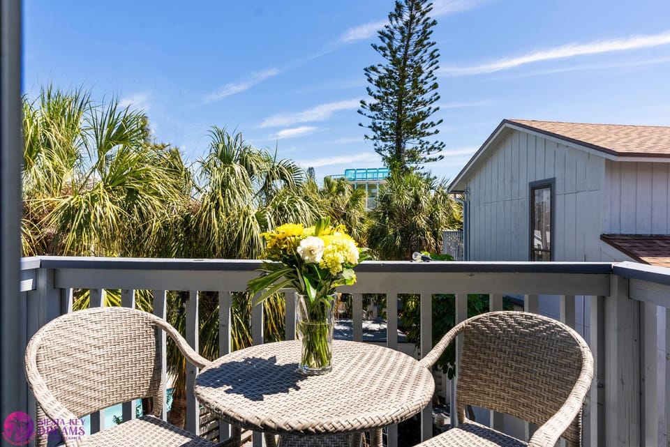 View (from property/room), Balcony/Terrace, Seating area, Dining area, Inner courtyard view, internet