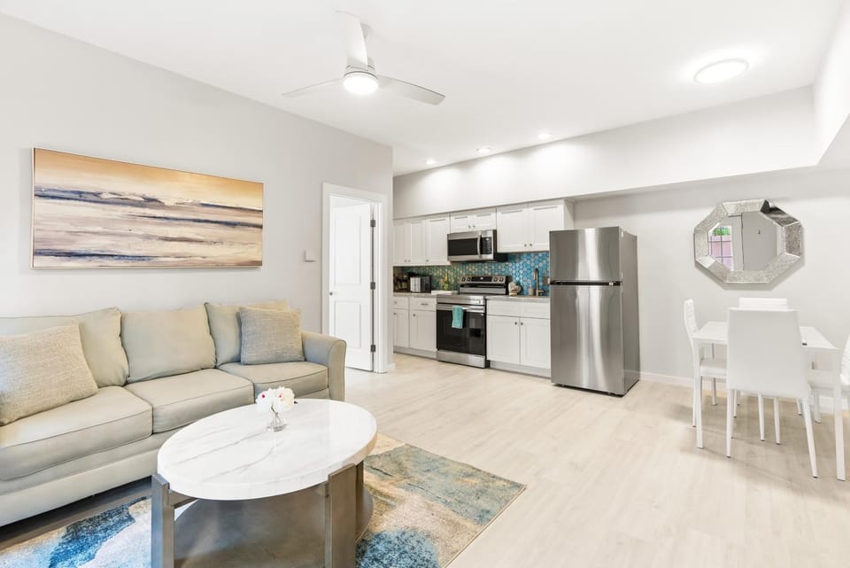 Living room, Seating area, Dining area, internet, kitchen, air conditioner
