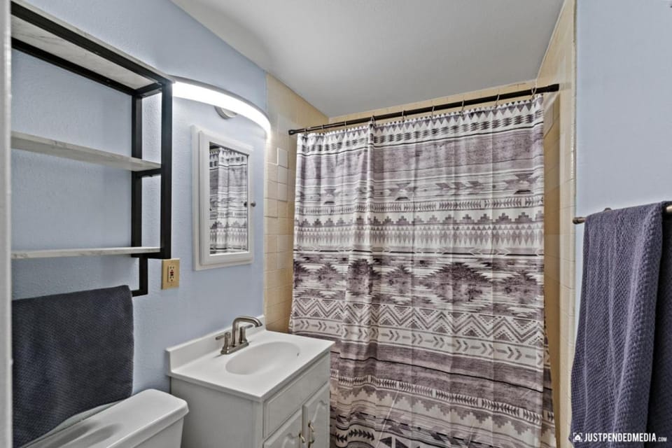 White Raven Perch - Westwood 7 Apartment in Anchorage