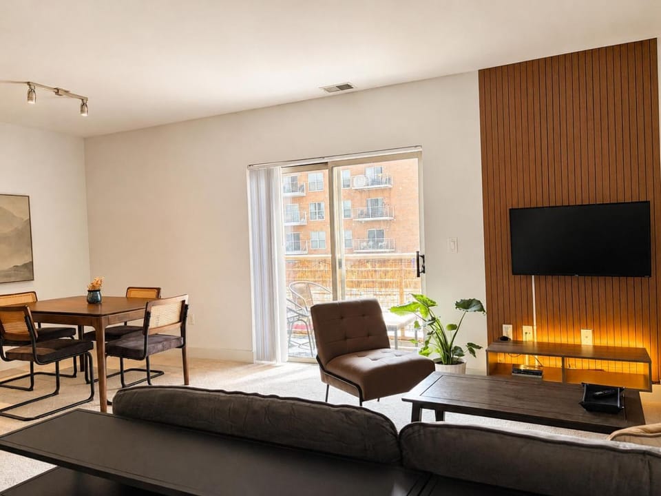 Third Ward Apt Near Summerfest with Gym and Balcony - Sleeps 4 Apartment in Milwaukee