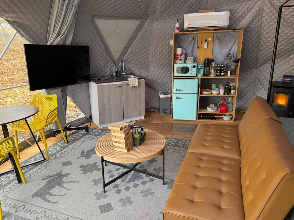 Enchanted Forest Dome ,10-15 minutes to Kings Canyons-New pellet stove for cozy warm nights Luxury tent in Sierra Nevada