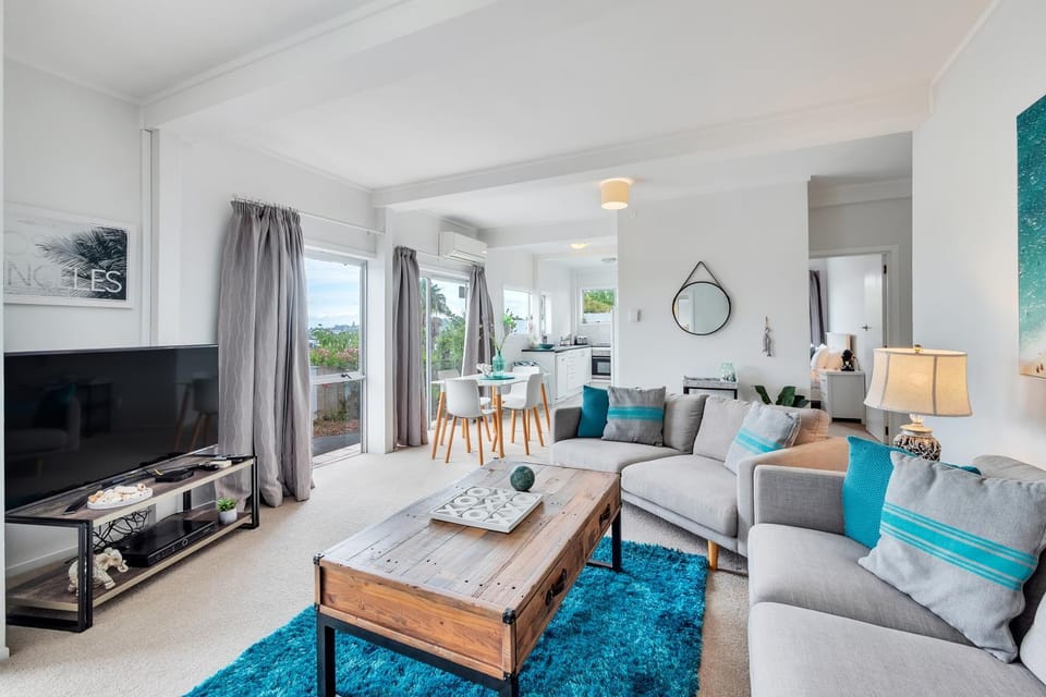 Property building, TV and multimedia, Seating area