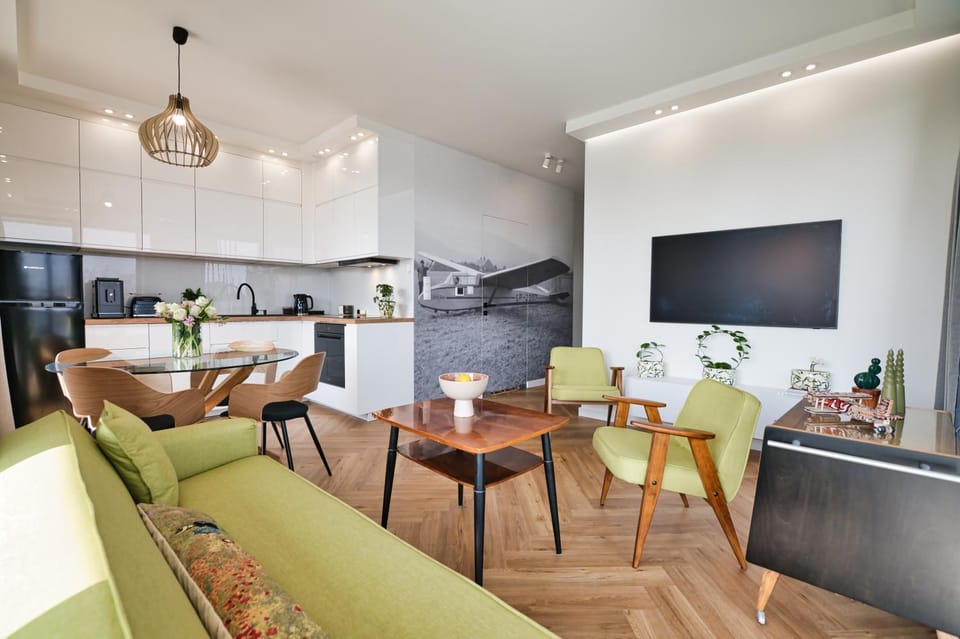 TV and multimedia, Kitchen or kitchenette, Living room, Seating area, Dining area, Evening entertainment