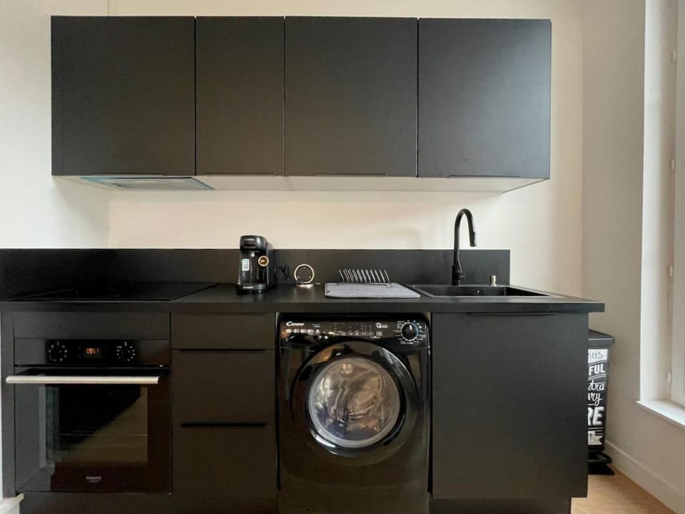 Kitchen or kitchenette, stove, washing machine, dryer
