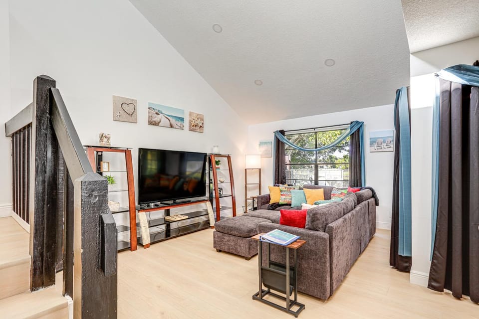 West Palm Beach Lake House: Near Beaches! House in Lakeside Green
