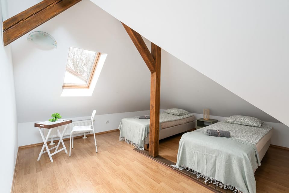 Bed, Photo of the whole room, towels