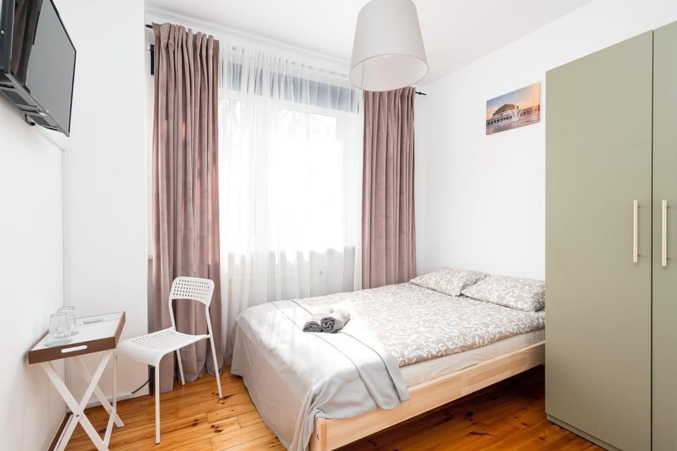 Bed, Photo of the whole room, hair dresser, towels, wardrobe