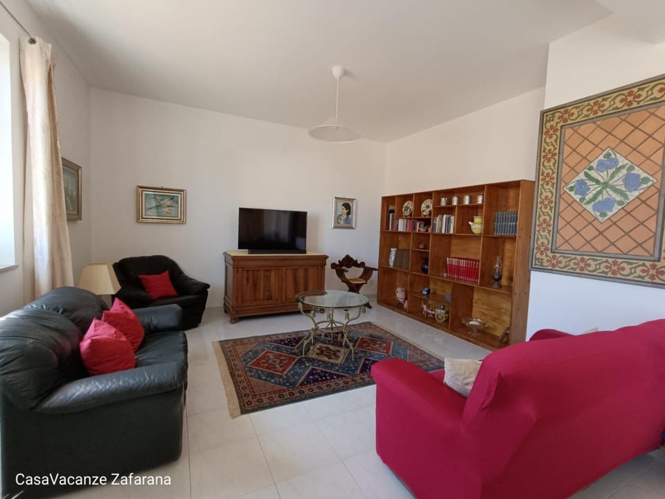 TV and multimedia, Living room, Seating area, Evening entertainment