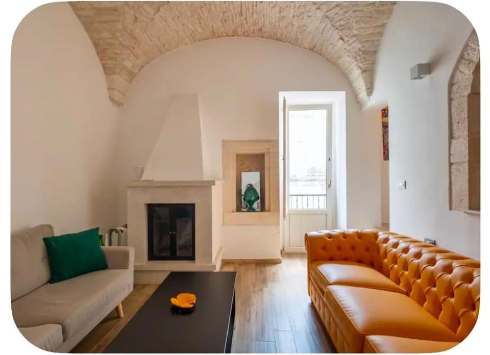 Living room, Seating area, fireplace