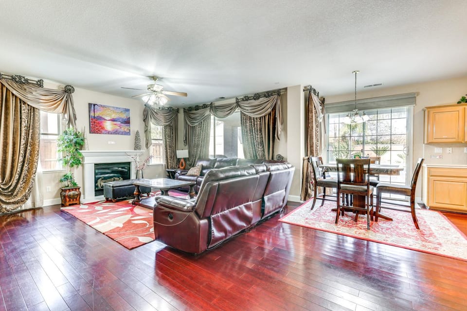 Outdoor Oasis + Hot Tub! Spacious Clovis Home House in Clovis