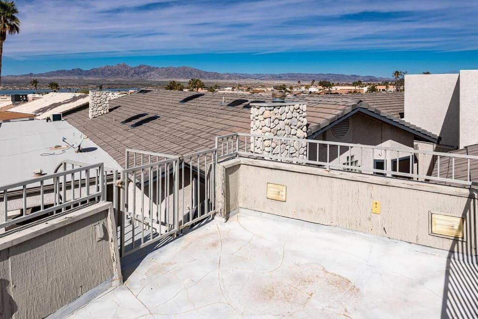 HavaLake Stay Heatable Pool Largest Driveway House in Lake Havasu City
