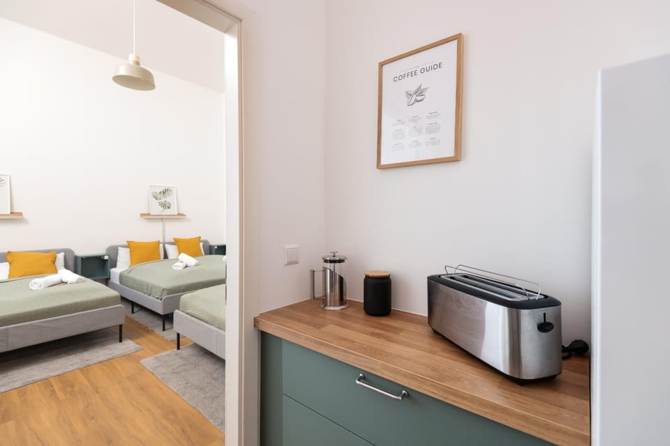 Coffee/tea facilities, toaster