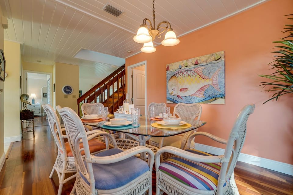 Come enjoy the Private Dock and Heated Pool just a short walk from the White Sandy Beaches House in Anna Maria Island