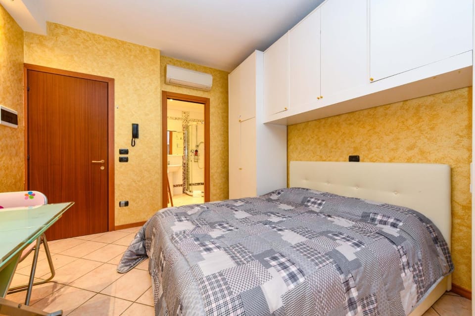 Bedroom, wardrobe