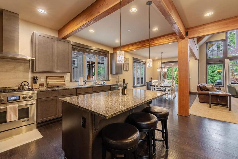 Cozy Family Home, Suncadia Pool Access House in Kittitas County