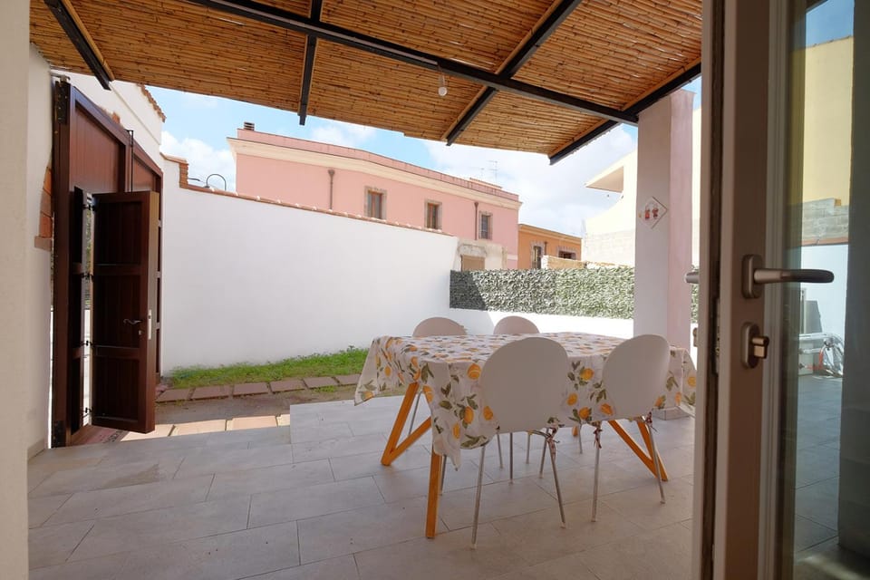 Patio, Living room, Seating area, Dining area