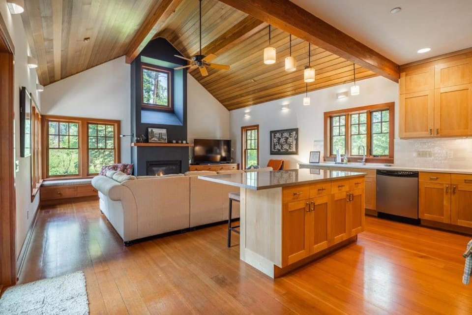 Golf View, Hot Tub, Suncadia Pool Access House in Kittitas County