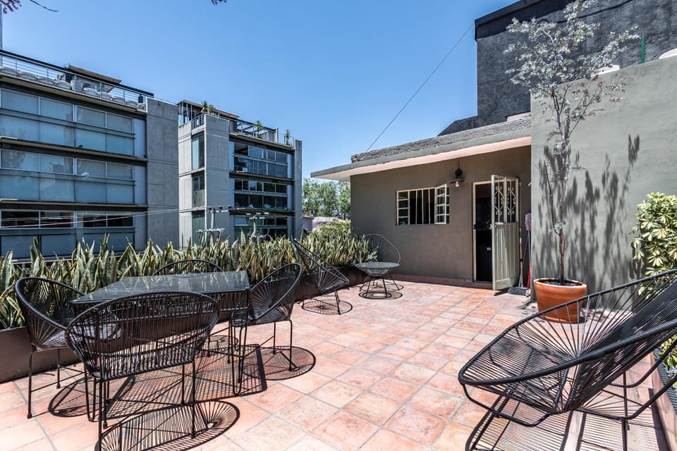 Property building, Day, Balcony/Terrace
