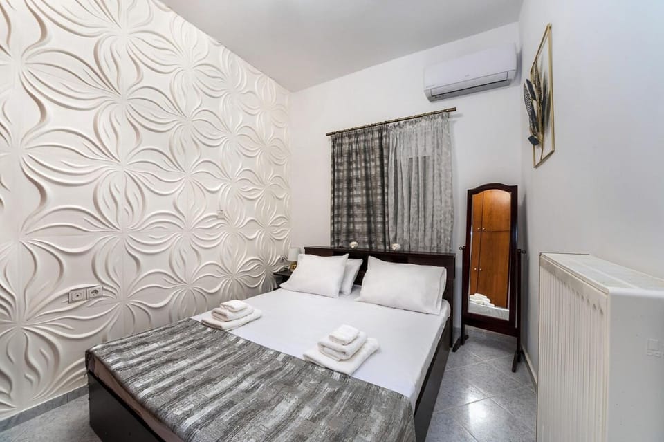 Bed, Photo of the whole room, Bedroom, air conditioner