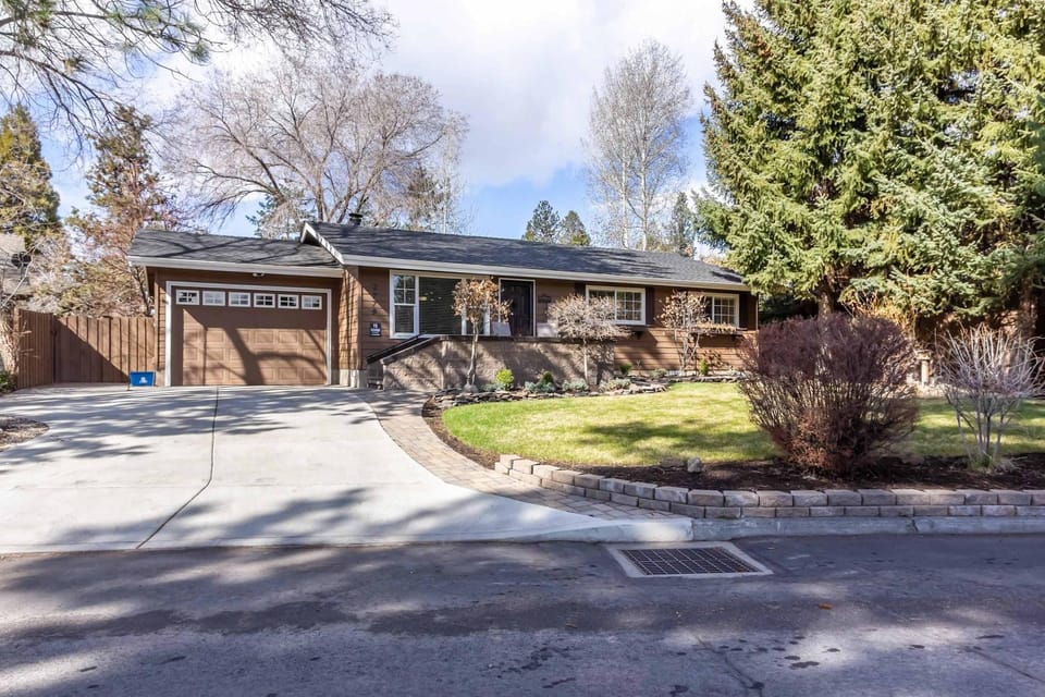 Broken Bow Getaway Pet Friendly Midtown House in Bend