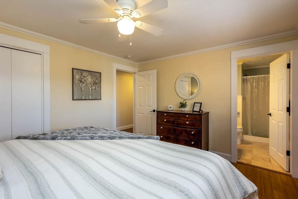 Broken Bow Getaway Pet Friendly Midtown House in Bend