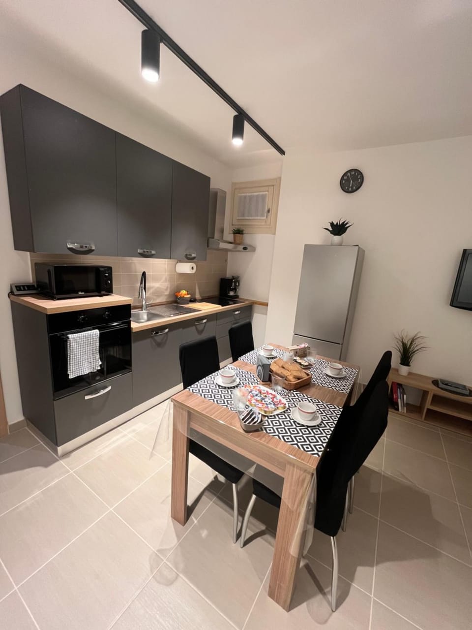 Kitchen or kitchenette, Food and drinks, Dining area, Food, minibar, pet friendly, stove