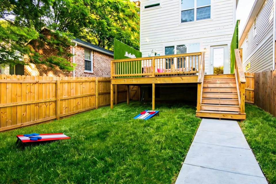 Booking Fast 12 Beds Large Yard Free Parking House in Nashville
