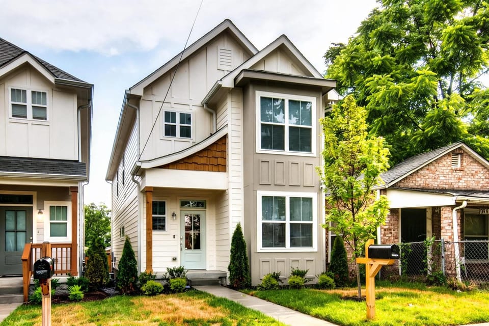Booking Fast 12 Beds Large Yard Free Parking House in Nashville