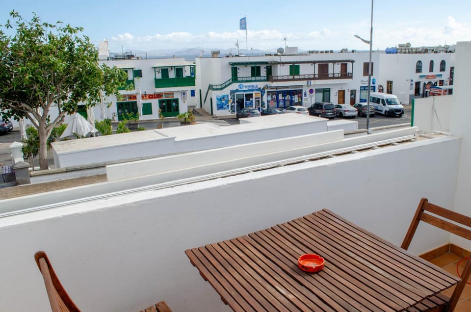 Balcony/Terrace, Street view