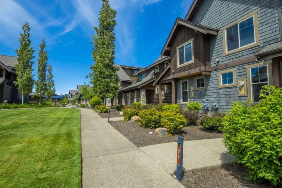 Great Location Near Pool with Suncadia Pool Access Chalet in Kittitas County