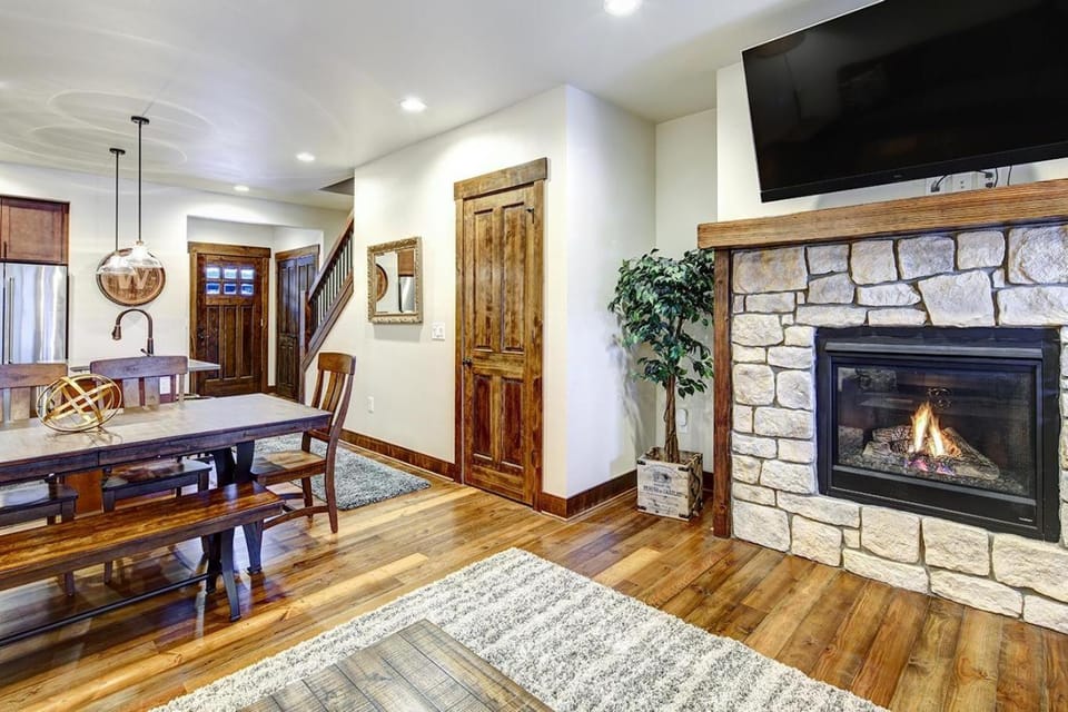 Great Location Near Pool with Suncadia Pool Access Chalet in Kittitas County