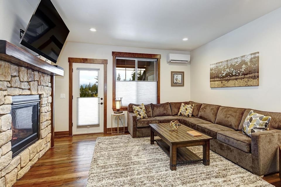 Great Location Near Pool with Suncadia Pool Access Chalet in Kittitas County